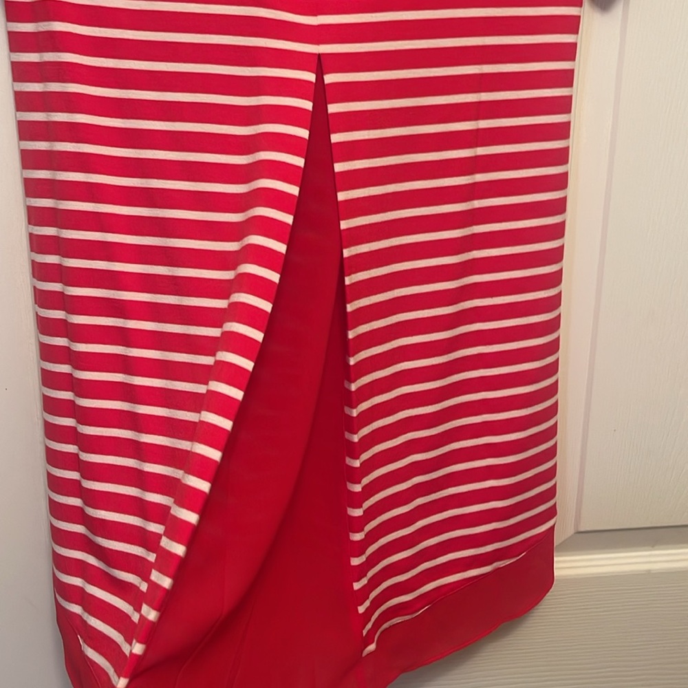 Beautiful top with split back - Picture 3 of 5